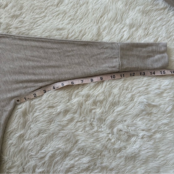 Joah Brown Top Vital Long Sleeve Ribbed Neutral Sz One Size - Picture 12 of 13